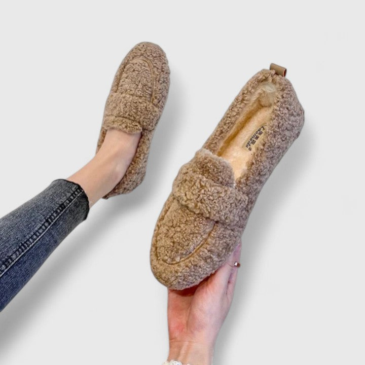 Solenne | Warm slip-on shoes with elegant design