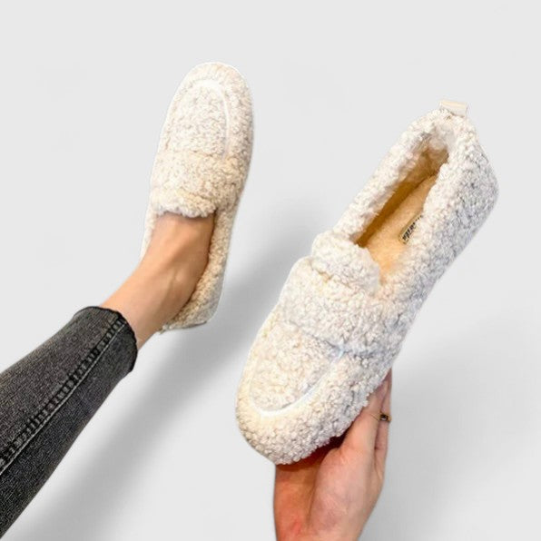 Solenne | Warm slip-on shoes with elegant design