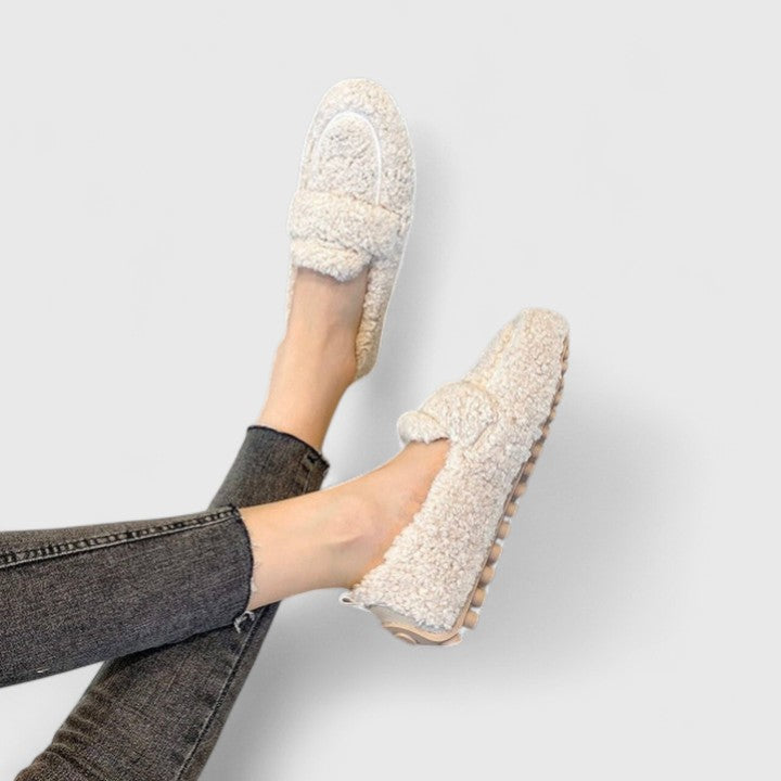 Solenne | Warm slip-on shoes with elegant design