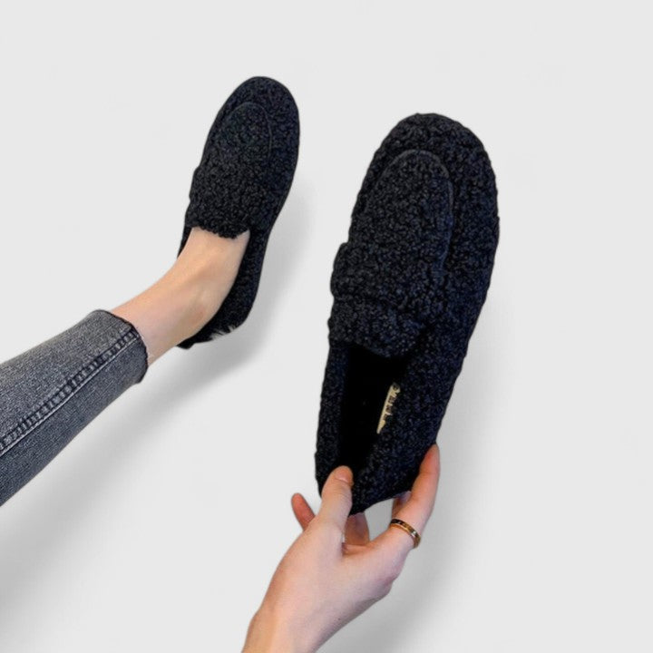 Solenne | Warm slip-on shoes with elegant design